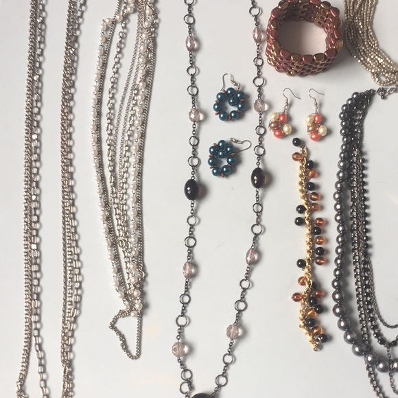 đź’ĄBOGOđź’Ą Lot of Costume Jewelry Preloved - Picture 2 of 13